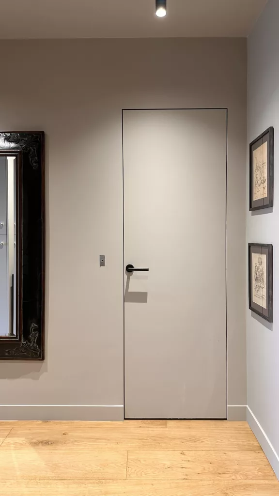 Bureau à Garches avec porte invisible intégrée, réalisé par DUstudiO Interiors – Olga Dusciac