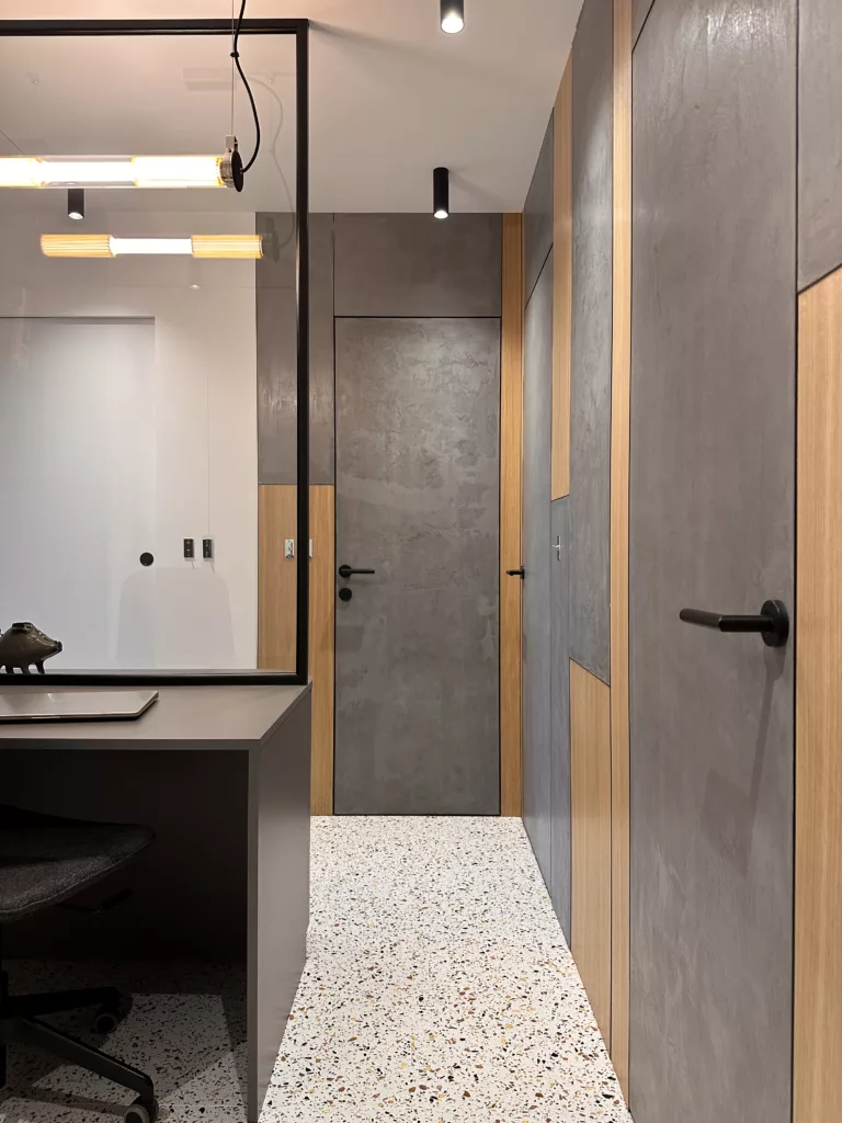 Aménagement sur mesure à Garches, architecture d’intérieur avec porte invisible par Olga Dusciac